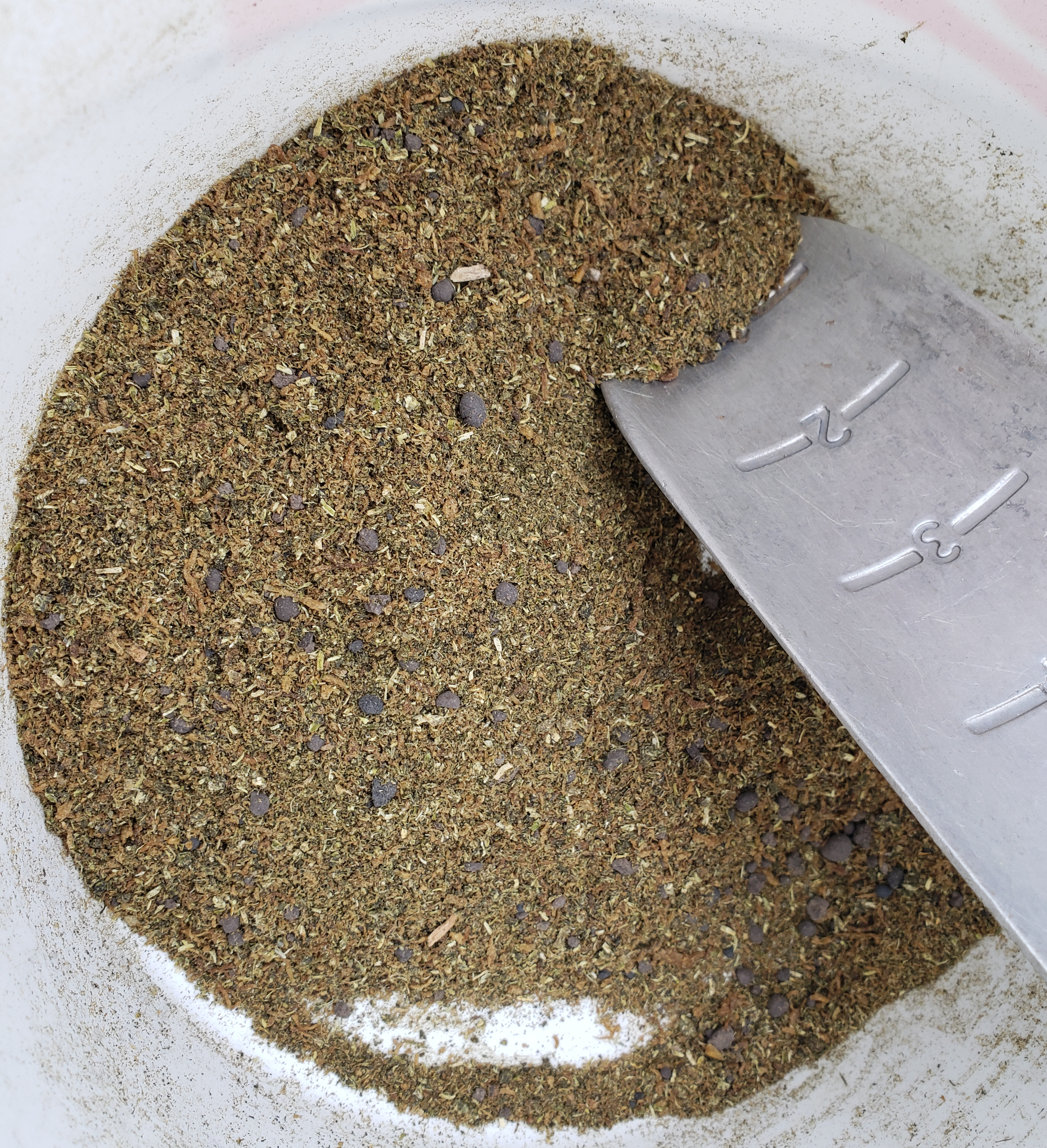 Blend of feather meal, alfalfa meal, and lime.